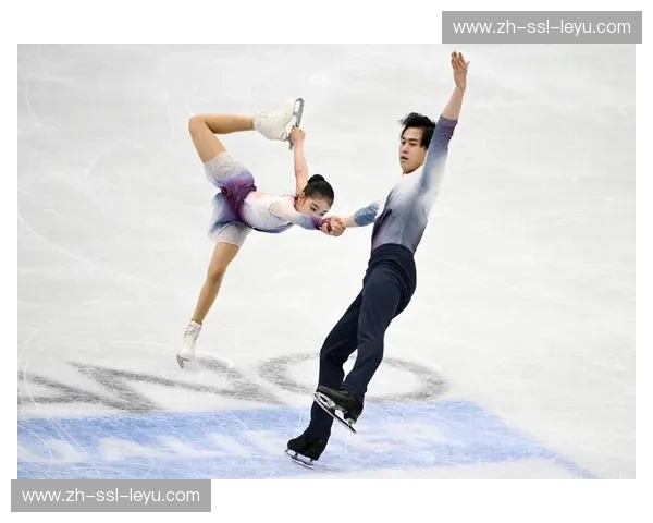 中国花样滑冰双人滑组合刷新赛季最佳 自由滑表现获认可 中国花样滑冰双人滑组合刷新赛季最佳 自由滑表现获认可